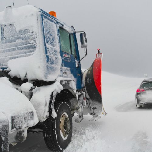 Der Schneepflug kommt und wendet auch gleich wieder