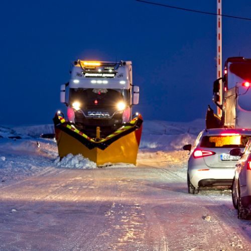 ... machen die Fahrbahn zum Nordkaptunnel frei